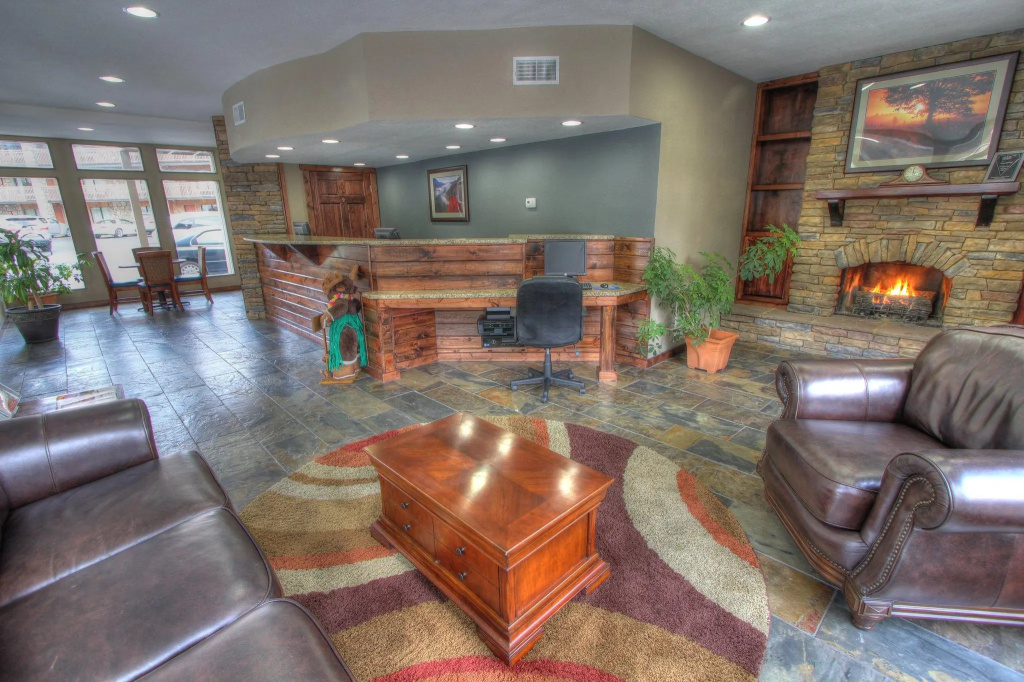 Crossroads Inn & Suites