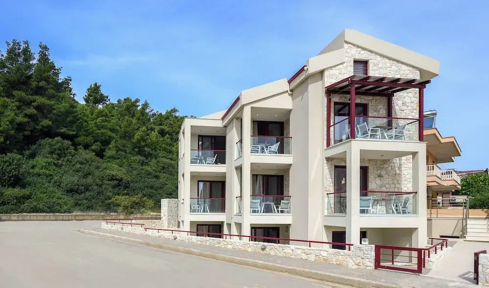 Elpiniki Luxury Rooms