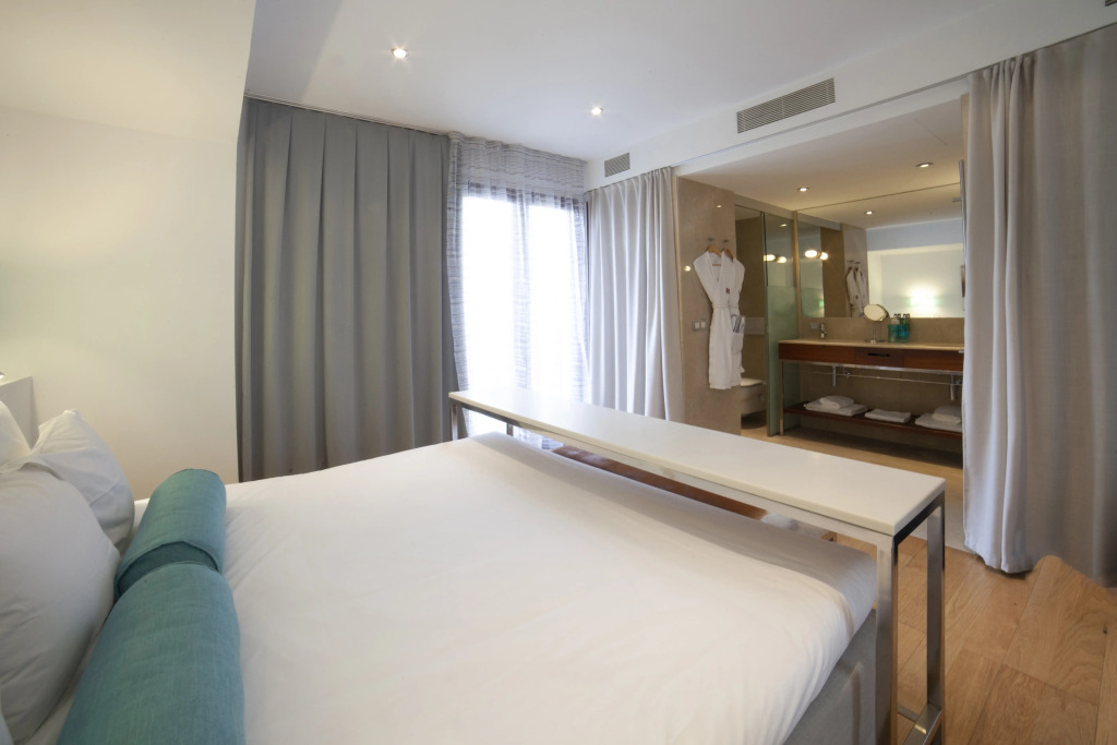 Petit Palace Hotel Tres
