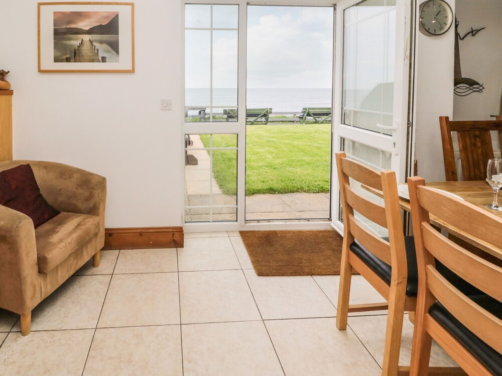 Waters Edge Holiday Home