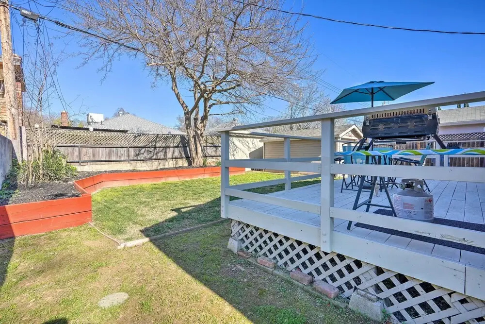 Pet-friendly Sacramento Home ~ 5 to Downtown!