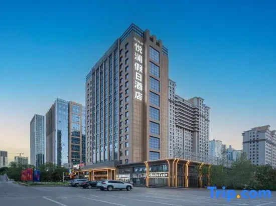 Yuelan Holiday Hotel (Urumqi High-Speed Railway Station)