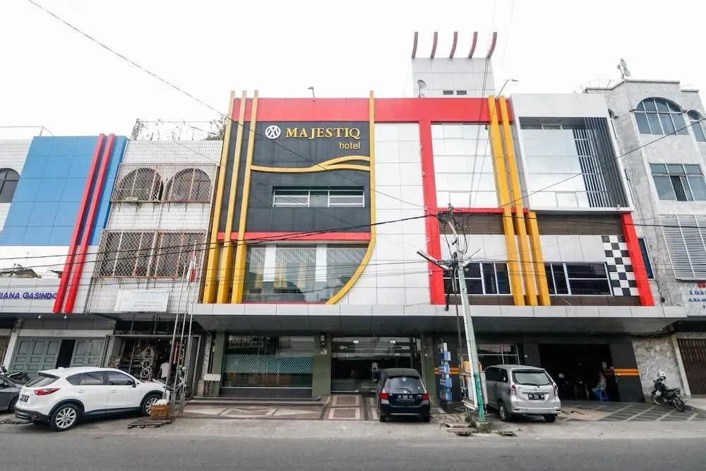 RedDoorz Plus near Pasar Wisata