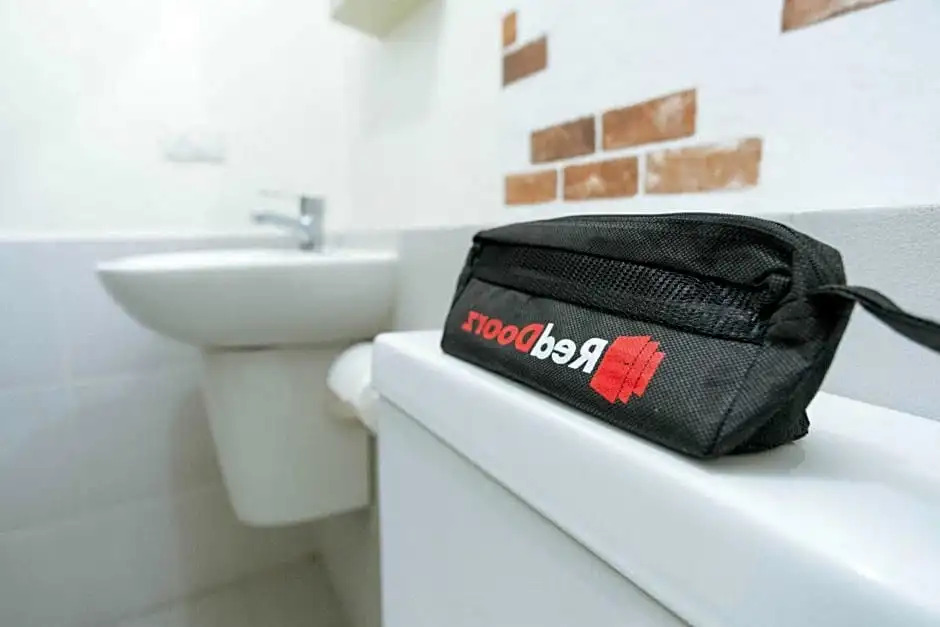 RedDoorz @ Jalan Brigjend Katamso Medan 2
