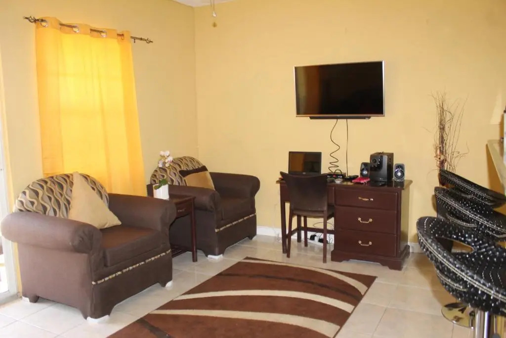 Cozy Deluxe 2BR Condo New Kingston