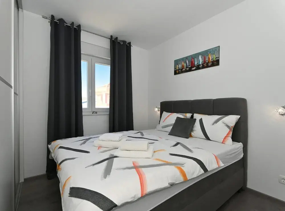 Stylish Kaštela Apartment With Modern Amenities and Free Parking