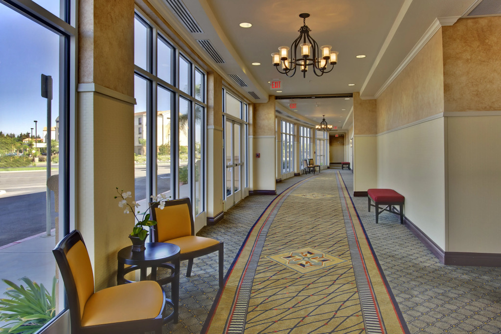 Holiday Inn & Suites Bakersfield by IHG