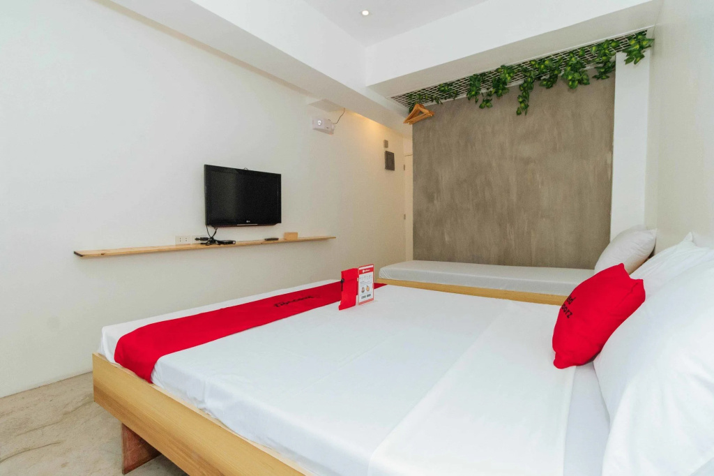 RedDoorz Plus at Boni Avenue Mandaluyong