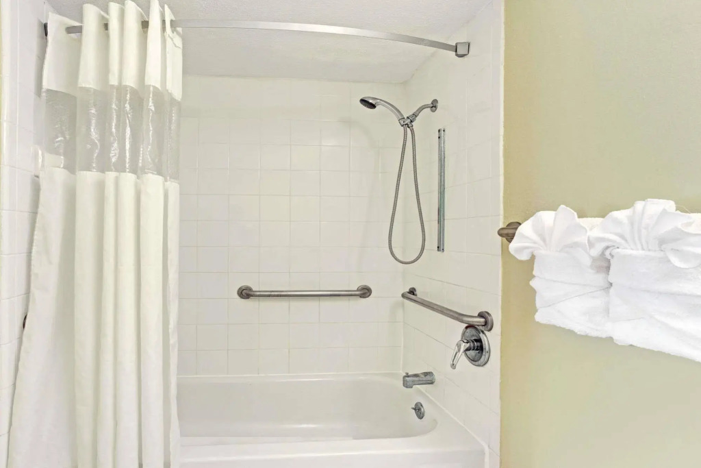 Howard Johnson by Wyndham Tropical Palms Kissimmee