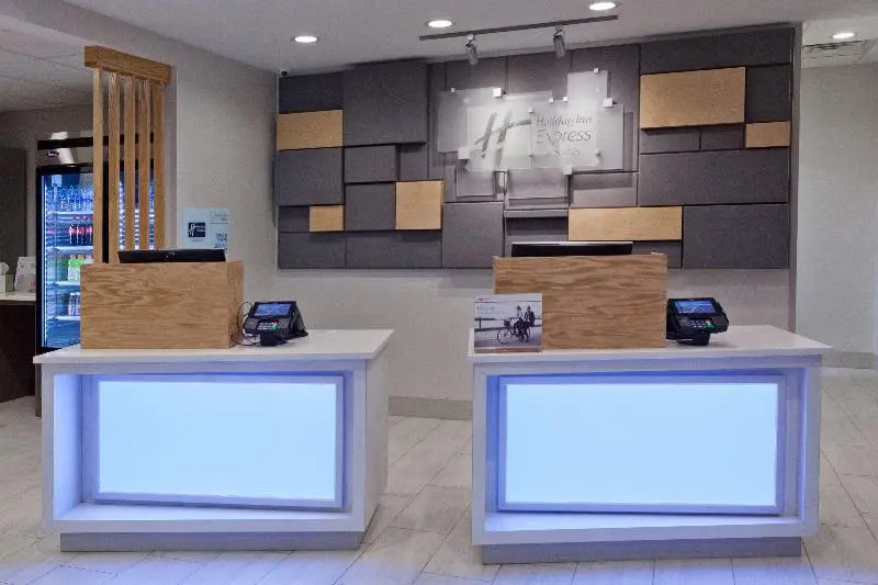 Holiday Inn Express and Suites FAYETTEVILLE