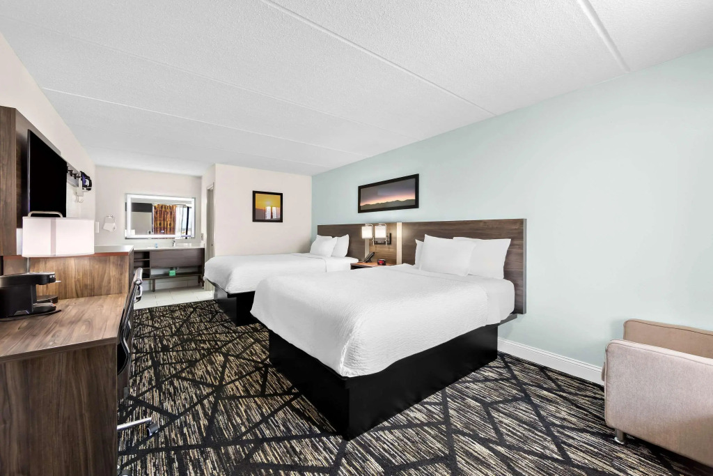 Clarion Inn & Suites near the Leconte Center Pigeon Forge