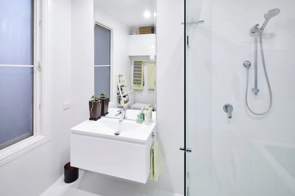 Eclectic 2 Bed & 2 Bath in Armadale with Parking