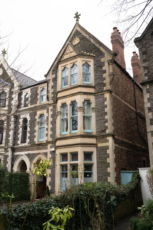 The Loft 2BR Duplex, Central & Parking