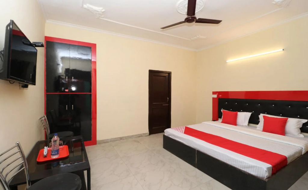 Oyo 28325 Dhillon Residency