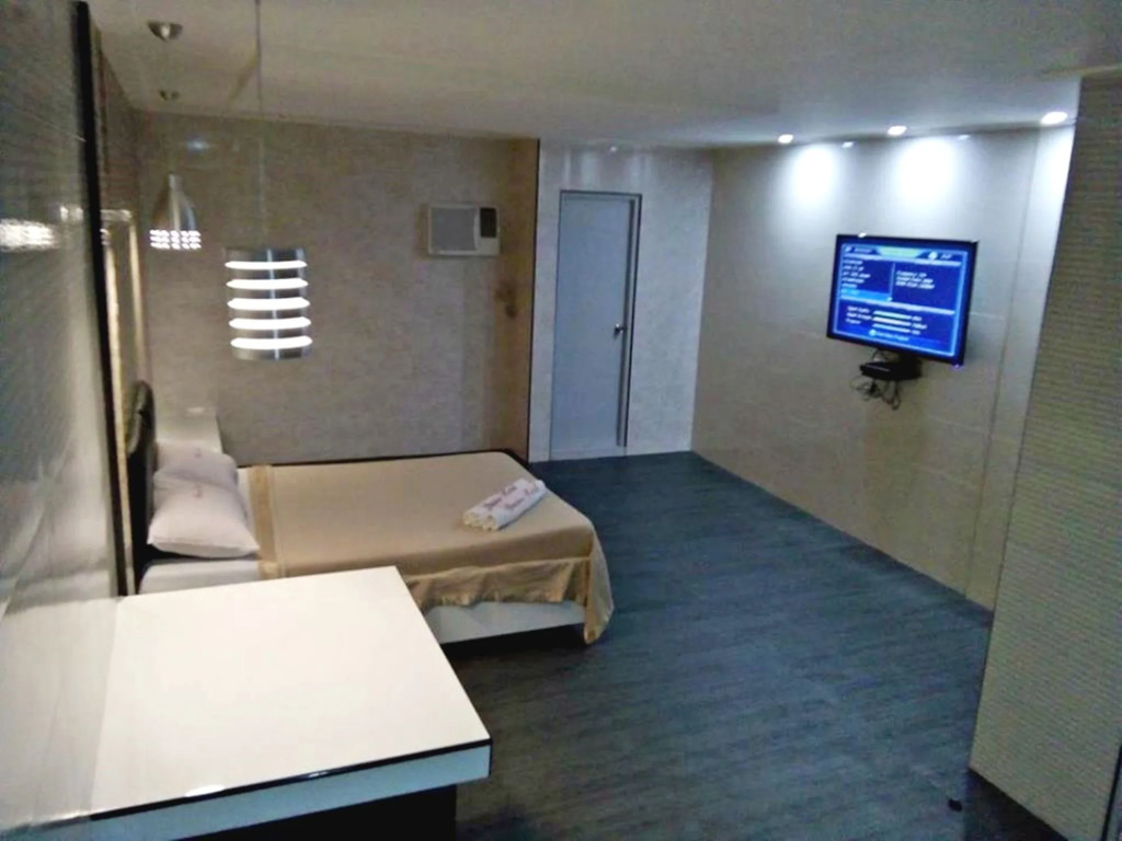 New Winston Hotel