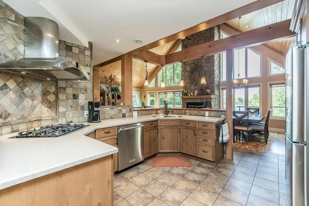 Stewart Lake Retreat A Gorgeous Beachfront Lakehouse With all the Bells & Whistles!