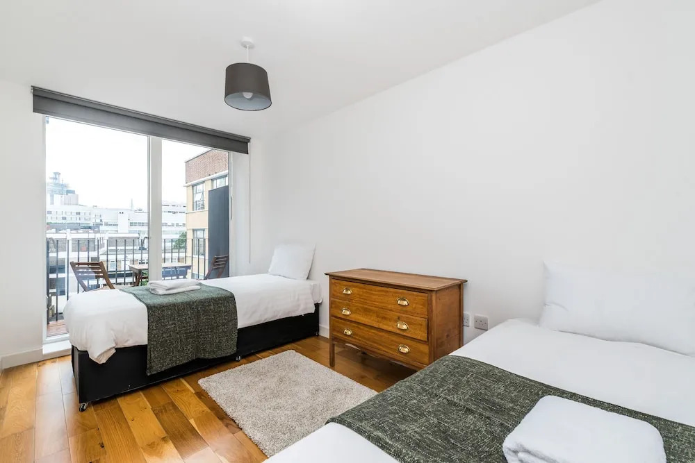 Stylish 3 Bedroom Flat With Balcony Shoreditch