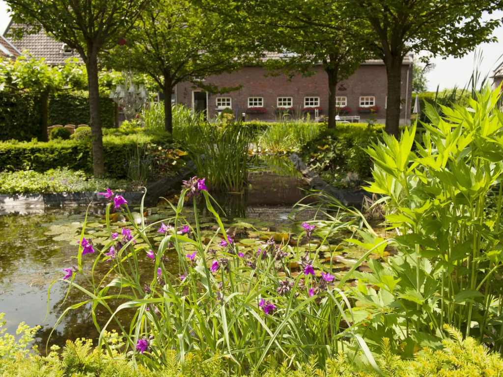 Flamboyant Farmhouse in Baarlo With Hot Tub, Garden
