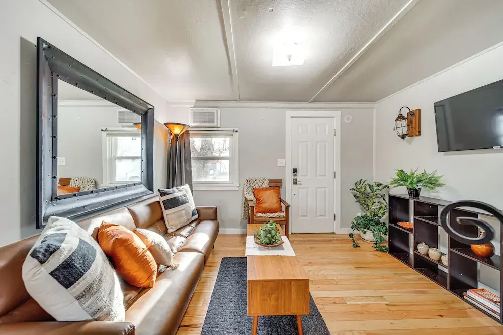 1 Mi to Camels Back Park: Boise Studio w/ Patio!