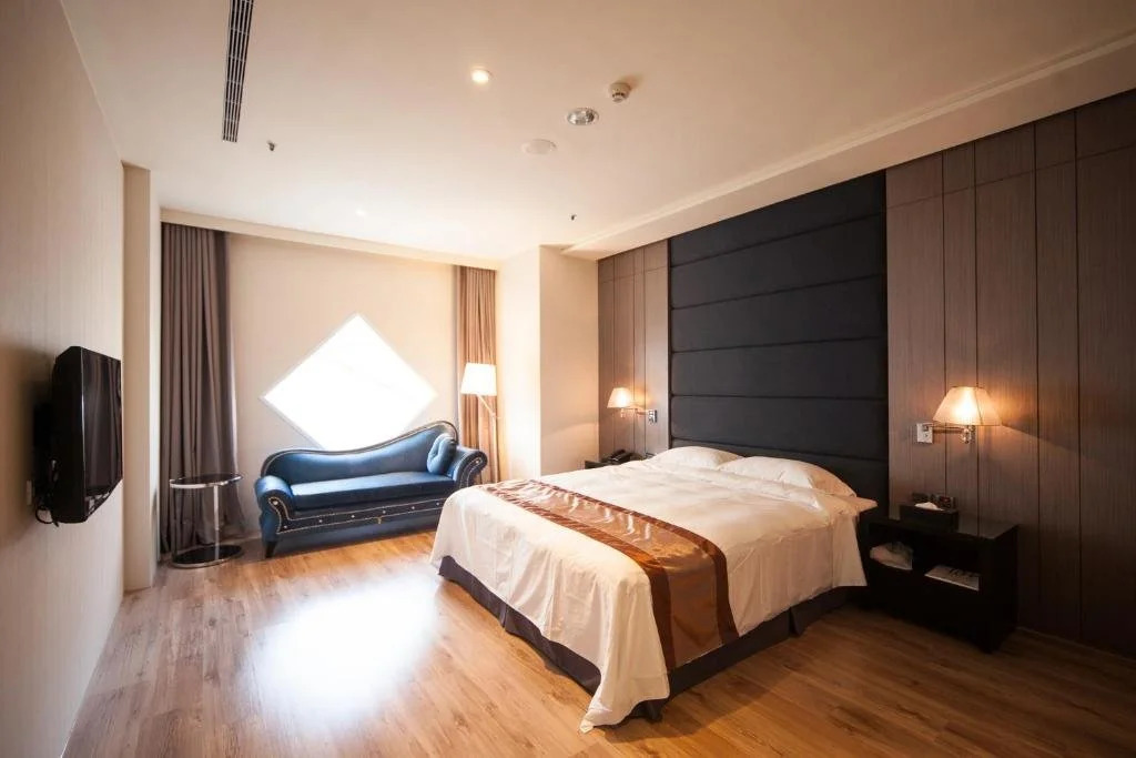 Grand Crystal Hotel