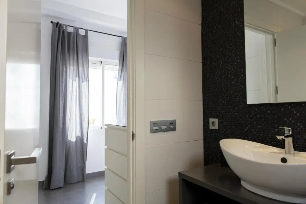 Stylish 2 Bedroom AC Wifi Terrace Attic in Valencia Center