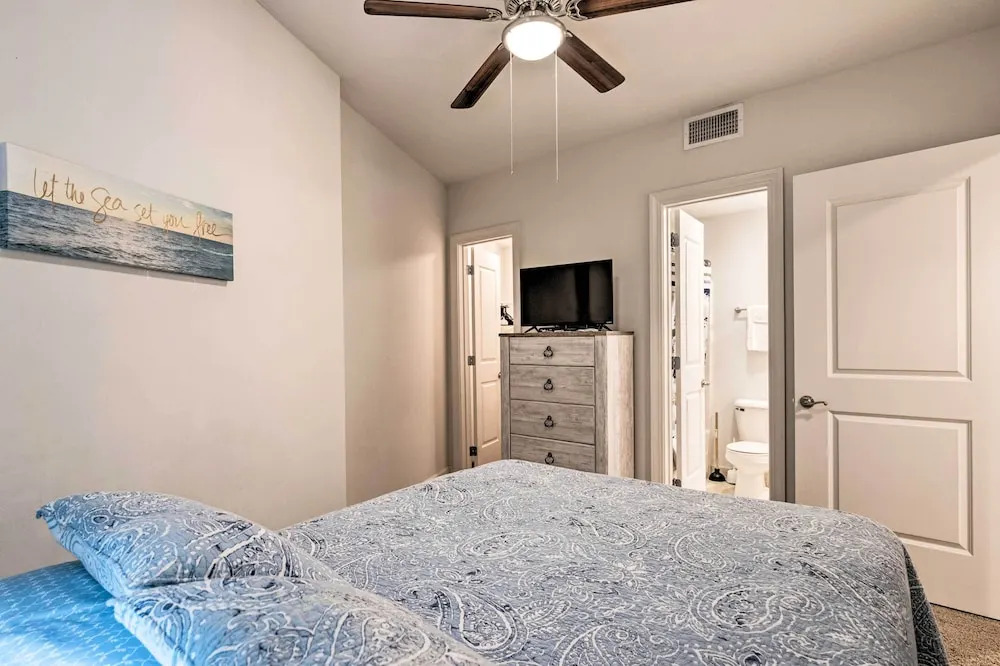 Sunny Beachfront Biloxi Condo w/ Resort Amenities!