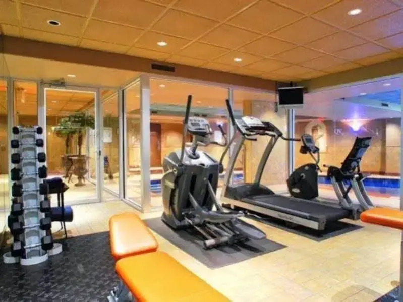 Queen Victoria Hotel & Suites