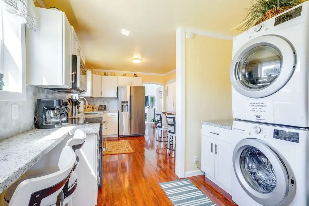 Walk to Gold Beach: Charming Cottage w/ Yard!