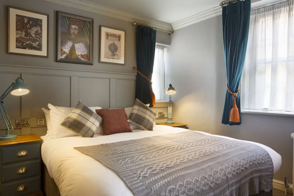 The Ostrich Inn London Heathrow