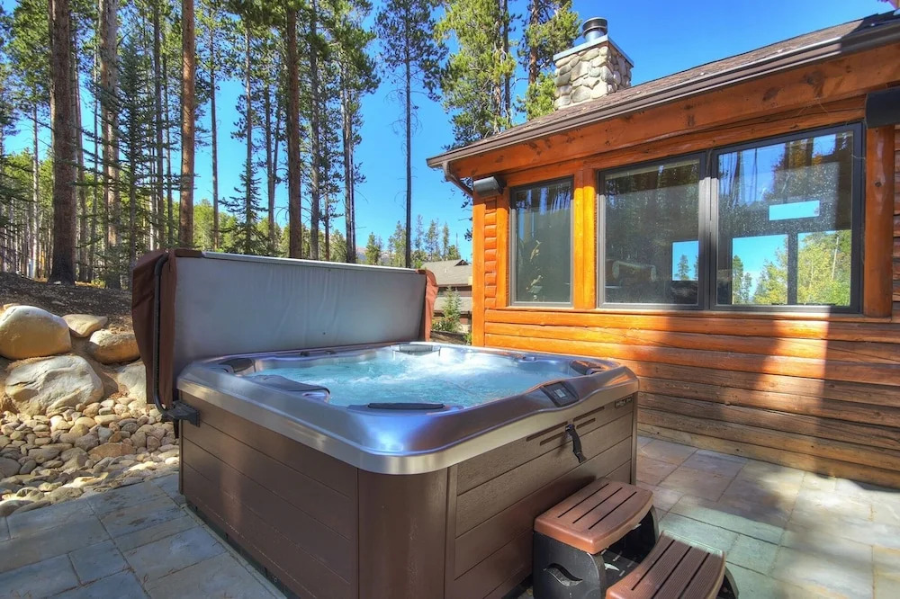 Boulder Lodge At Peak 8 4 Bedroom Home by RedAwning