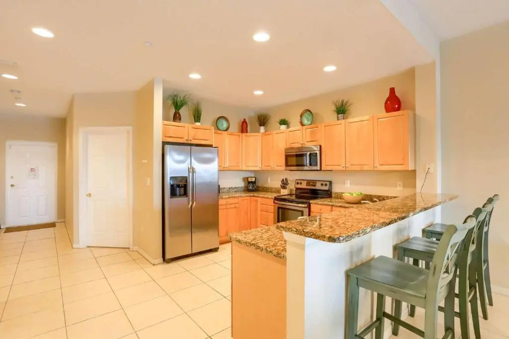 206 Harborview Grande