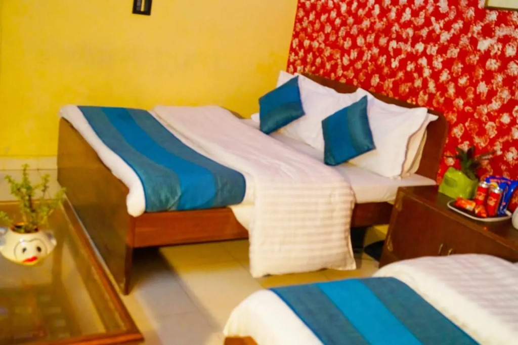 Hotel De Hocks Deluxe - New Delhi Railway Station