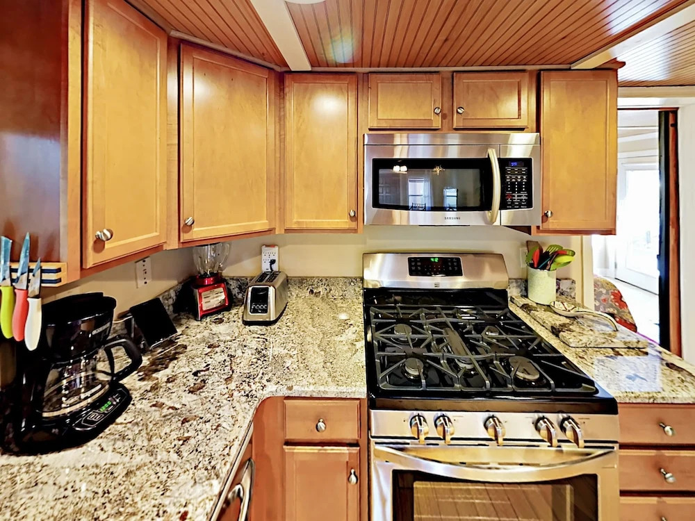 Restored 1920s Home 2 Bedrooms 2 Bathrooms Home