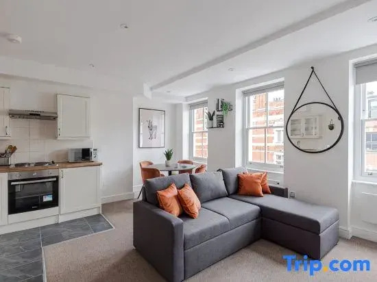 The Foley Residence III - Fitzrovia - by Frankie