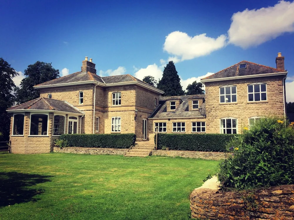 Walltree House