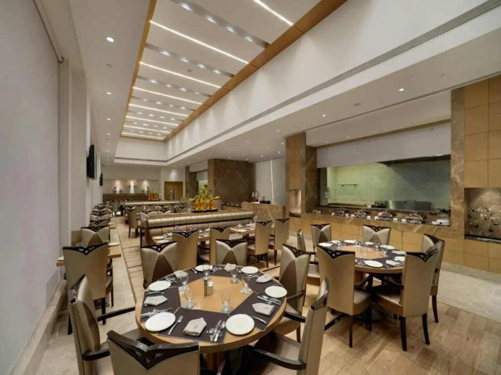 Le Meridien, Surat