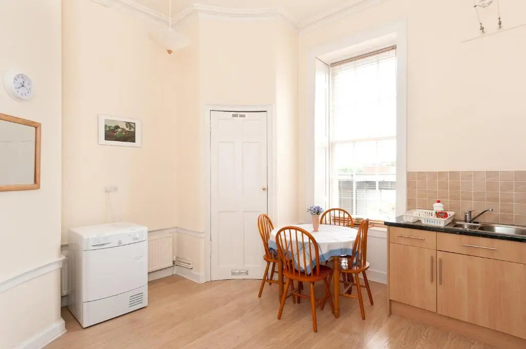363 Spacious 3 bedroom 18th century property in the city centre