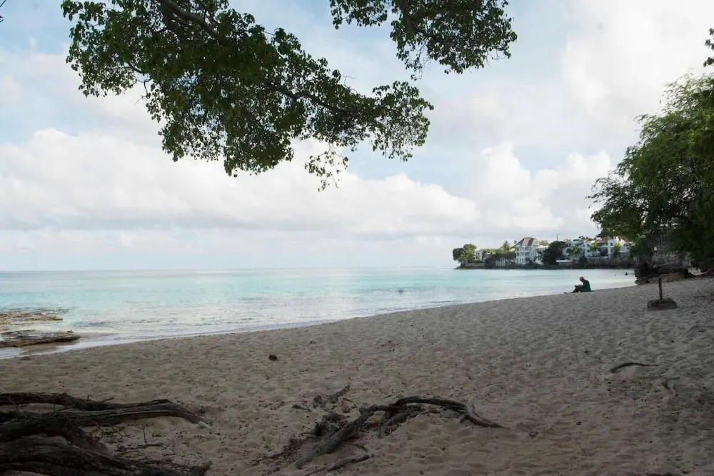 Two Bedroom Apartment With Pool Located Near the Beach and Kensington Oval