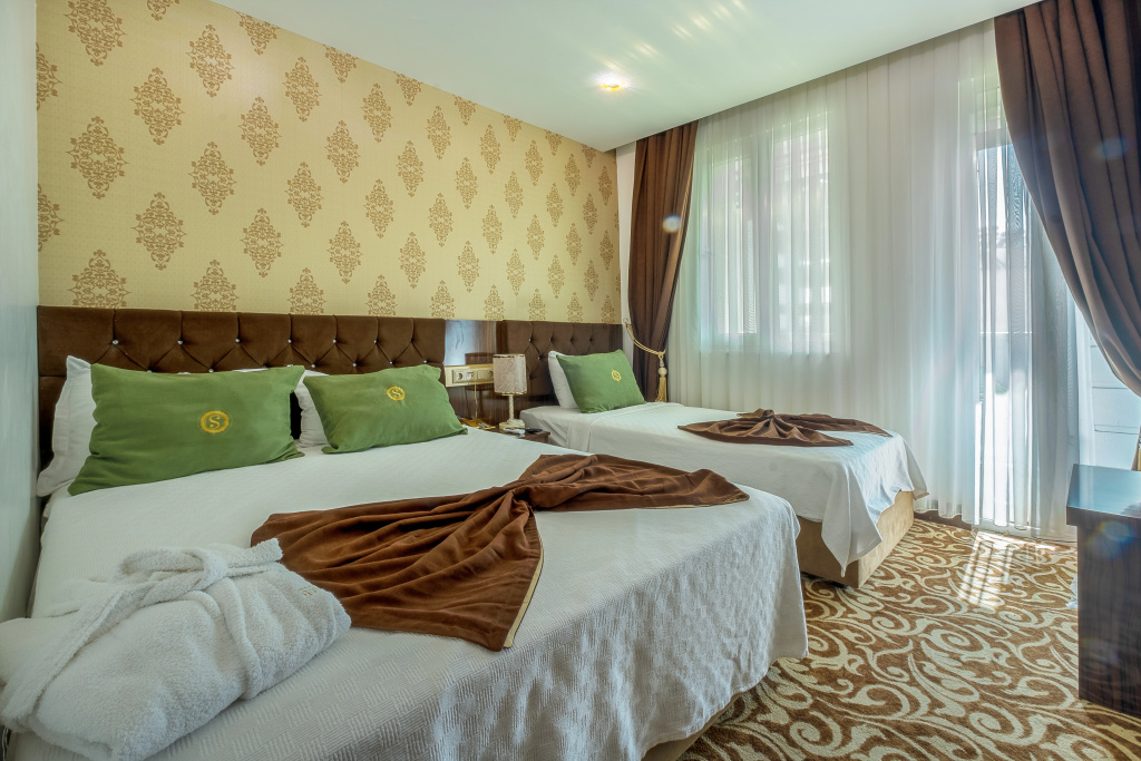 HOTEL S WHITE