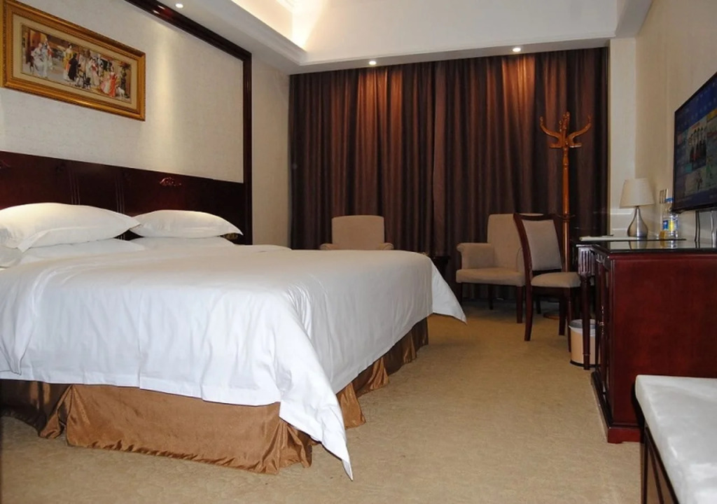 Vienna Hotel Shanwei Lufeng Jieshi Bus Station