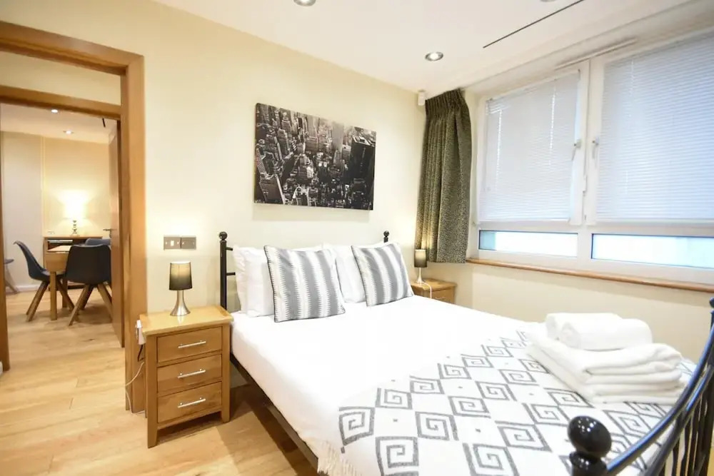 2-bedroom Tower Bridge Apartment Private Terrace for 6, London
