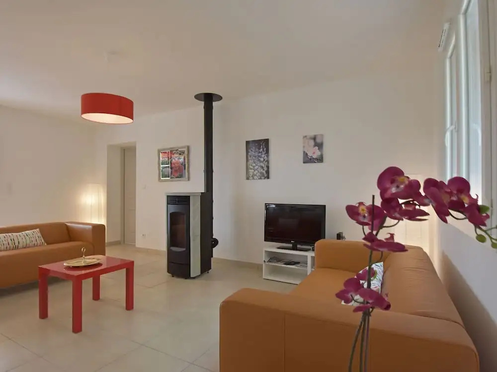Villa With Guest House, 2 Swimming Pools, and Wide View