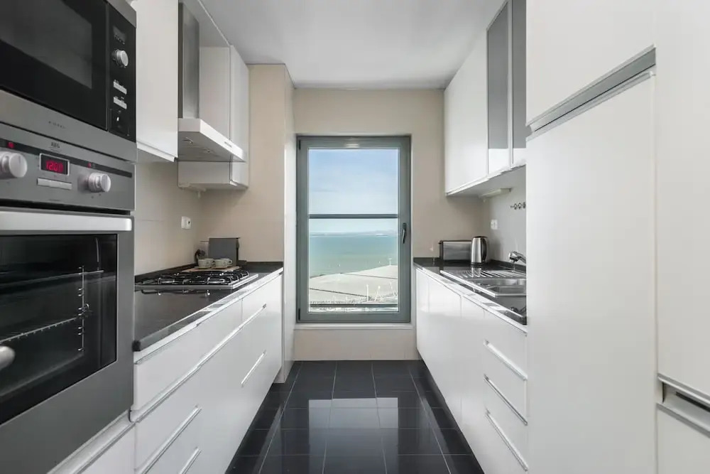 Panoramic Living W/ Elevator, Ac, Garage Perfect For Families & Business Travellers