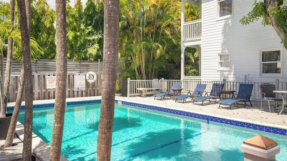 The Grinnell Cottage by Avantstay Shared Pool + Backyard Lounge Charming Cottage Steps to Waterfront Dining