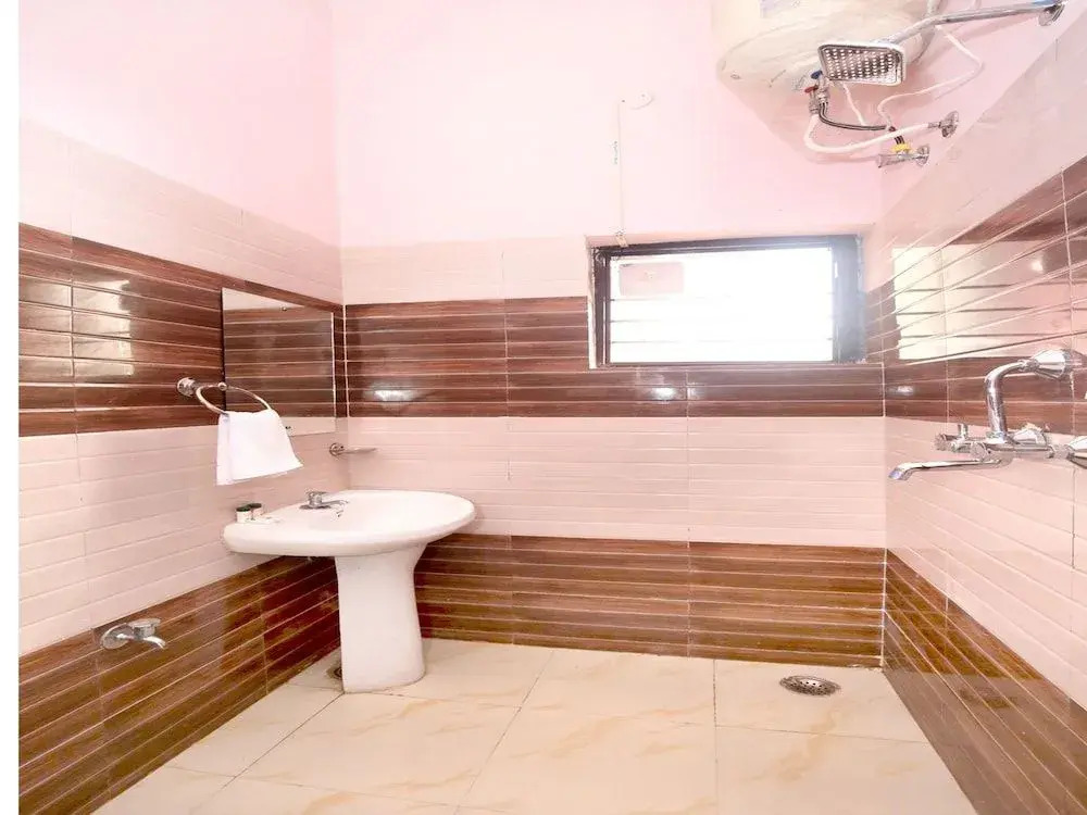 OYO 11497 Hotel Sharnam