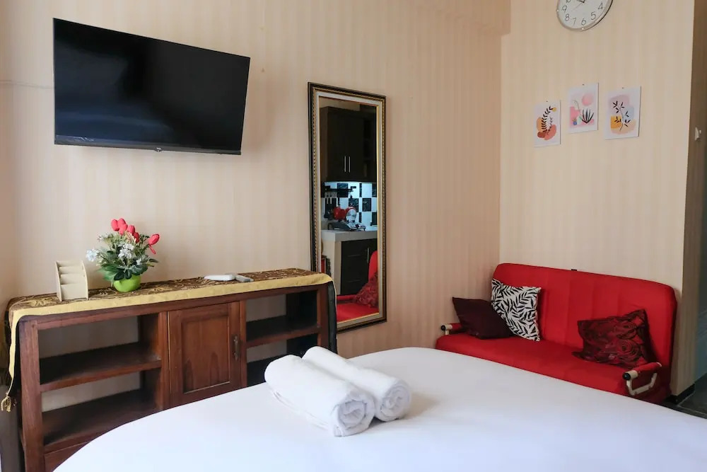 Homey And Cozy Studio Room At Suites @Metro Apartment