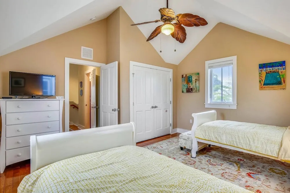 Ecco Domani by Avantstay Gorgeous Home w/ Pool, Balcony in Great Location Month Long Stays Only