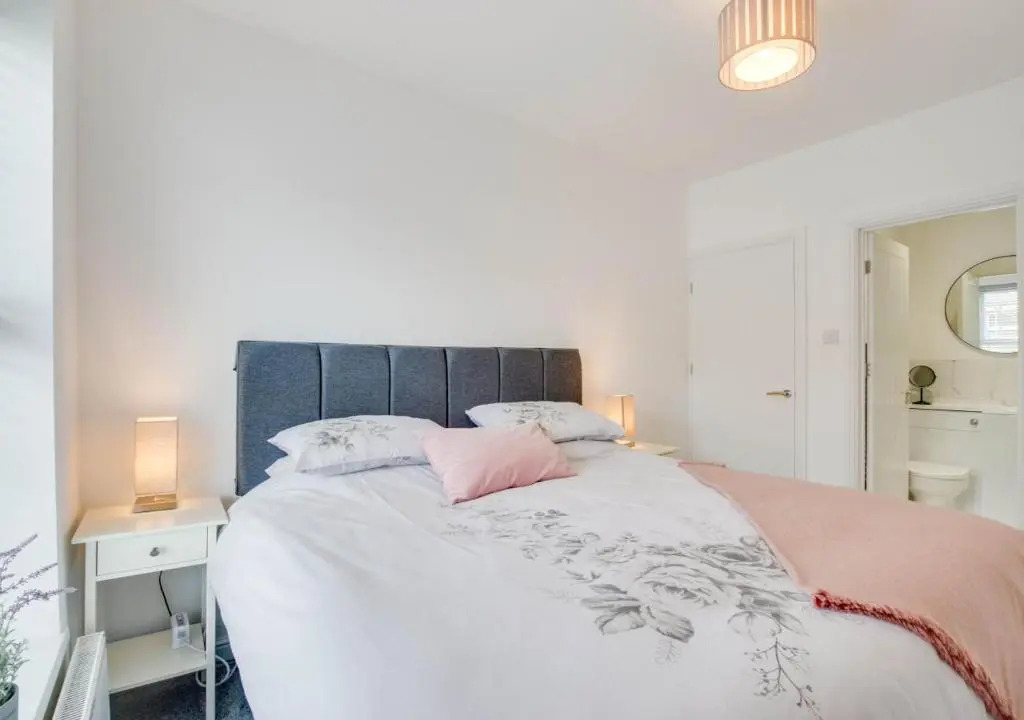 Drws Nesaf Cardiff Townhouse