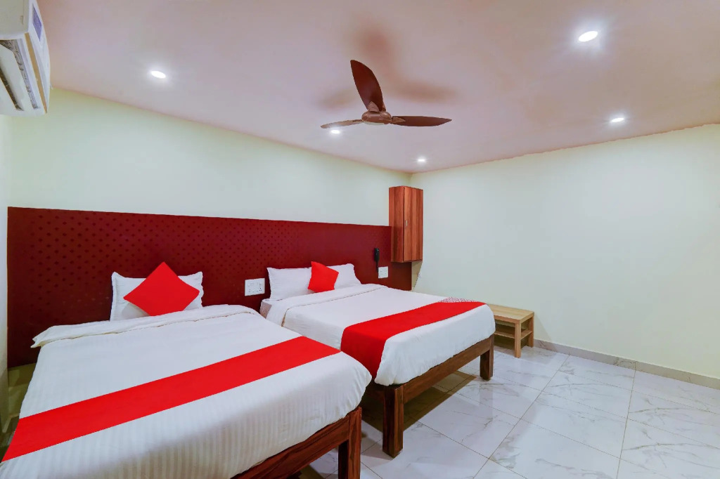 OYO Flagship 64017 Mayuri Inn