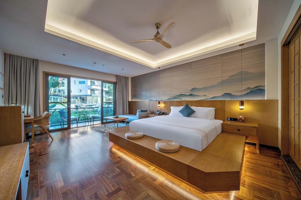 Yangshuo Fadai overhanging hot spring light luxury hotel